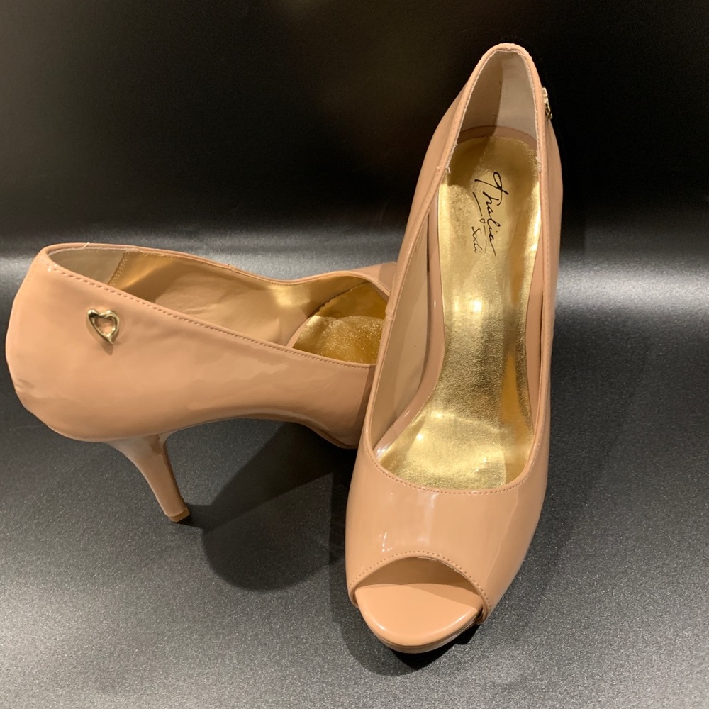 Thalia Sodi high heels